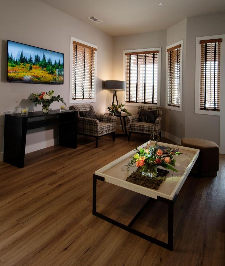 Gateway Hotel, Trademark Collection By Wyndham Copper Cove Subdivision 외부 사진